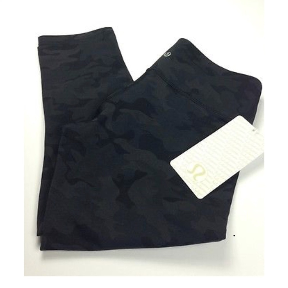 NWT Lululemon Black Soot Camo Wunder Under Crop 4
